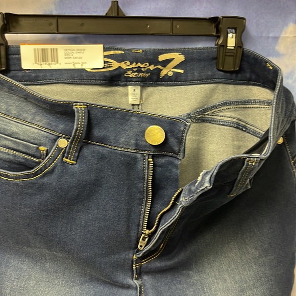 - Brand new Woman’s Seven7 Booty Shaper high rise leggings. Size 8. - Picture 8 of 16